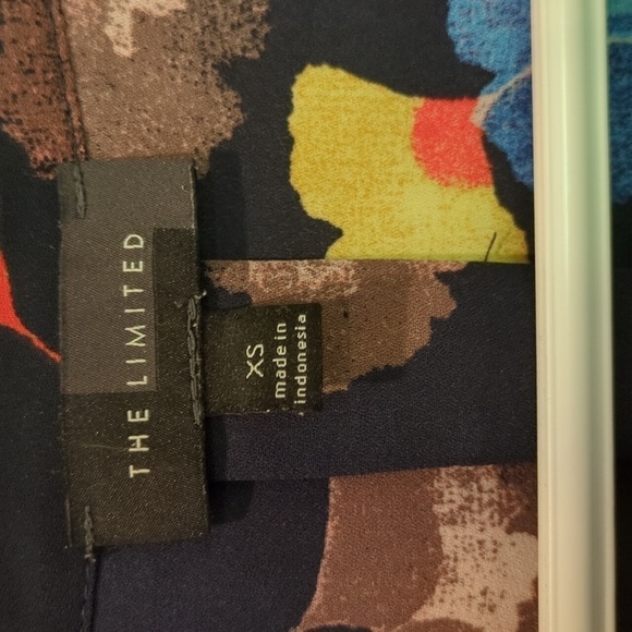 Ann Taylor  & The Limited - set of 2 Floral blouses in XS or SP - Picture 7 of 9